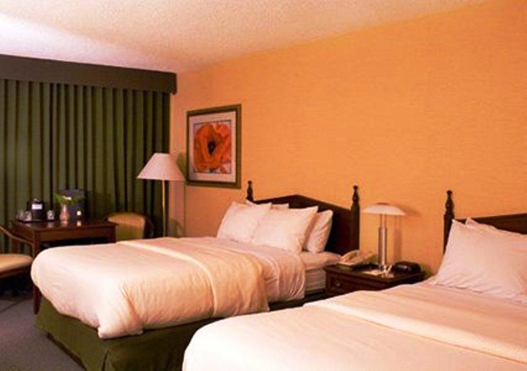 Clarion Inn Conference Center Modesto Bagian luar foto