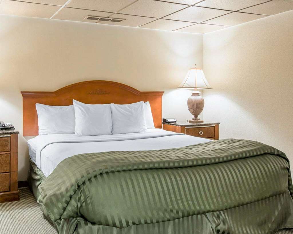 Clarion Inn Conference Center Modesto Bagian luar foto