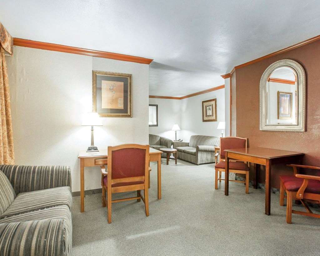 Clarion Inn Conference Center Modesto Bagian luar foto