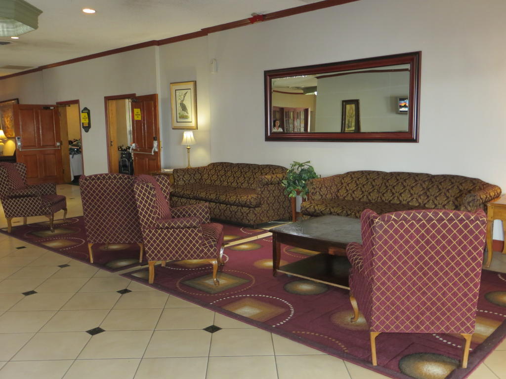 Clarion Inn Conference Center Modesto Bagian luar foto