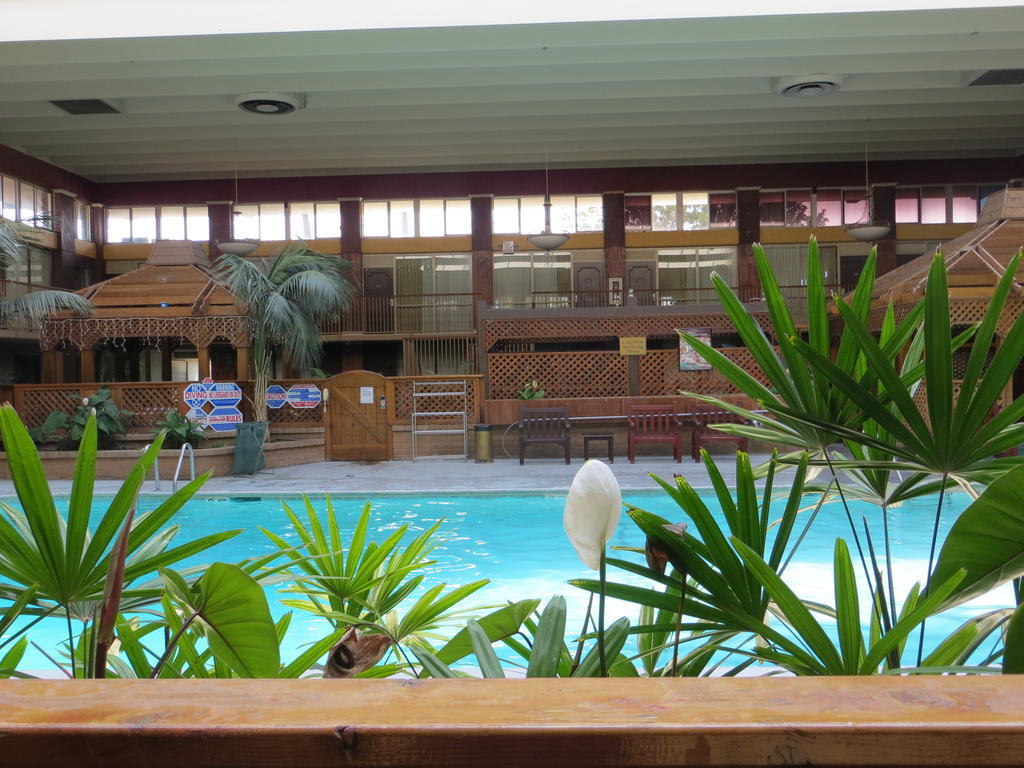 Clarion Inn Conference Center Modesto Bagian luar foto