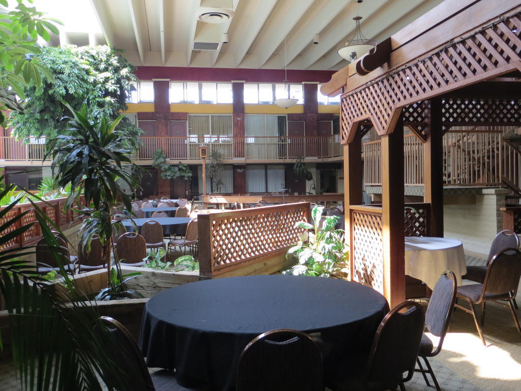 Clarion Inn Conference Center Modesto Bagian luar foto