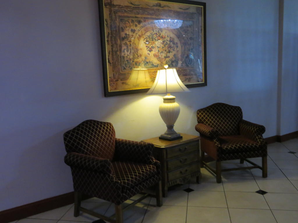Clarion Inn Conference Center Modesto Bagian luar foto