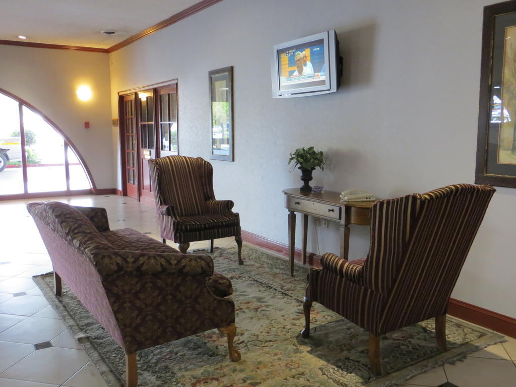 Clarion Inn Conference Center Modesto Bagian luar foto