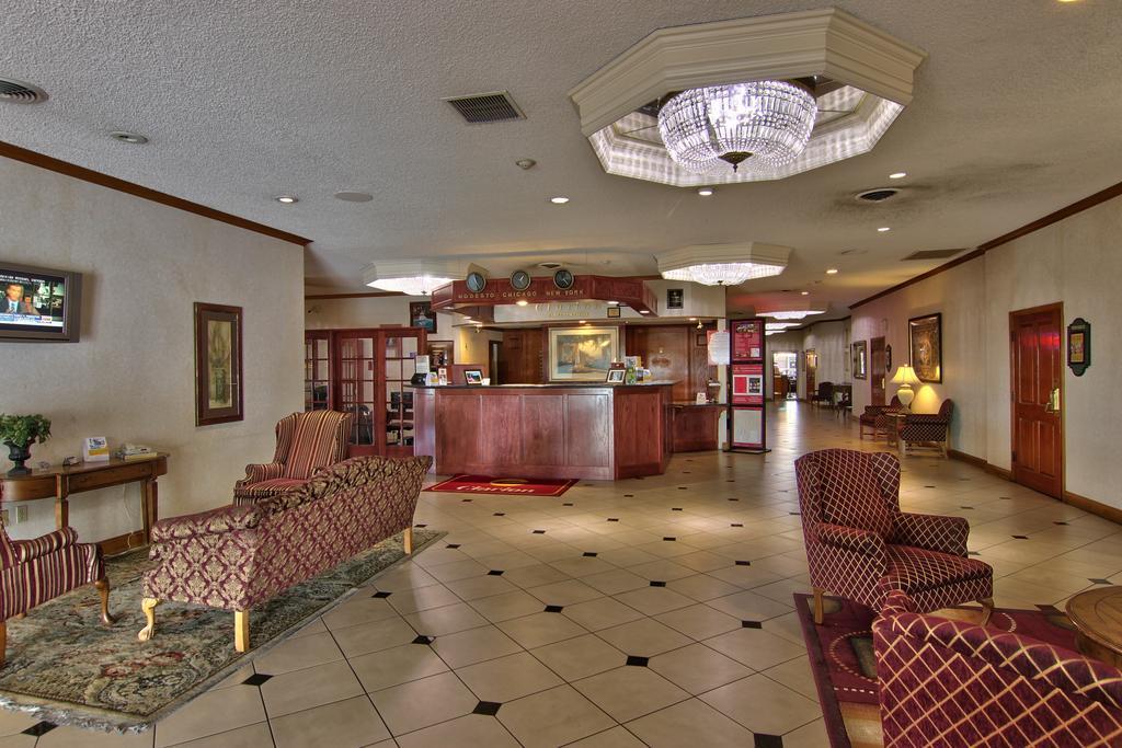 Clarion Inn Conference Center Modesto Bagian luar foto