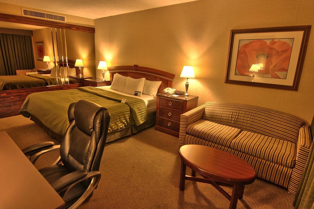 Clarion Inn Conference Center Modesto Bagian luar foto