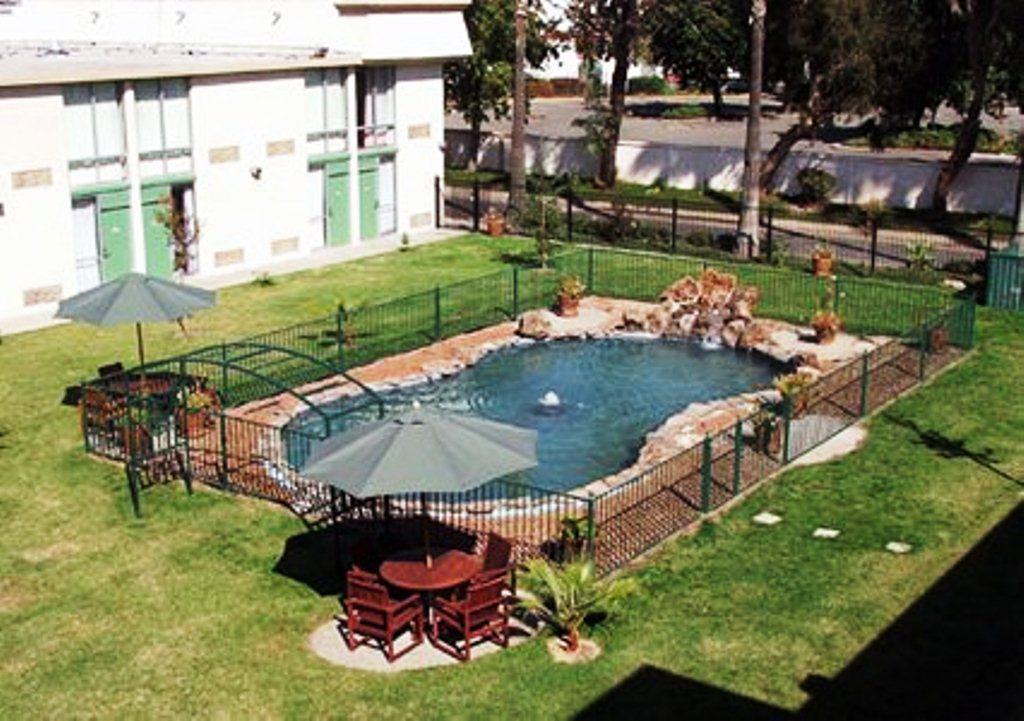Clarion Inn Conference Center Modesto Bagian luar foto