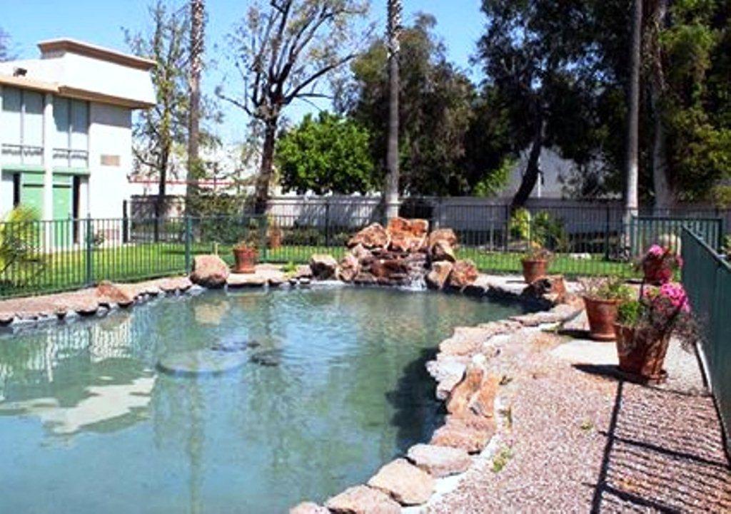Clarion Inn Conference Center Modesto Bagian luar foto