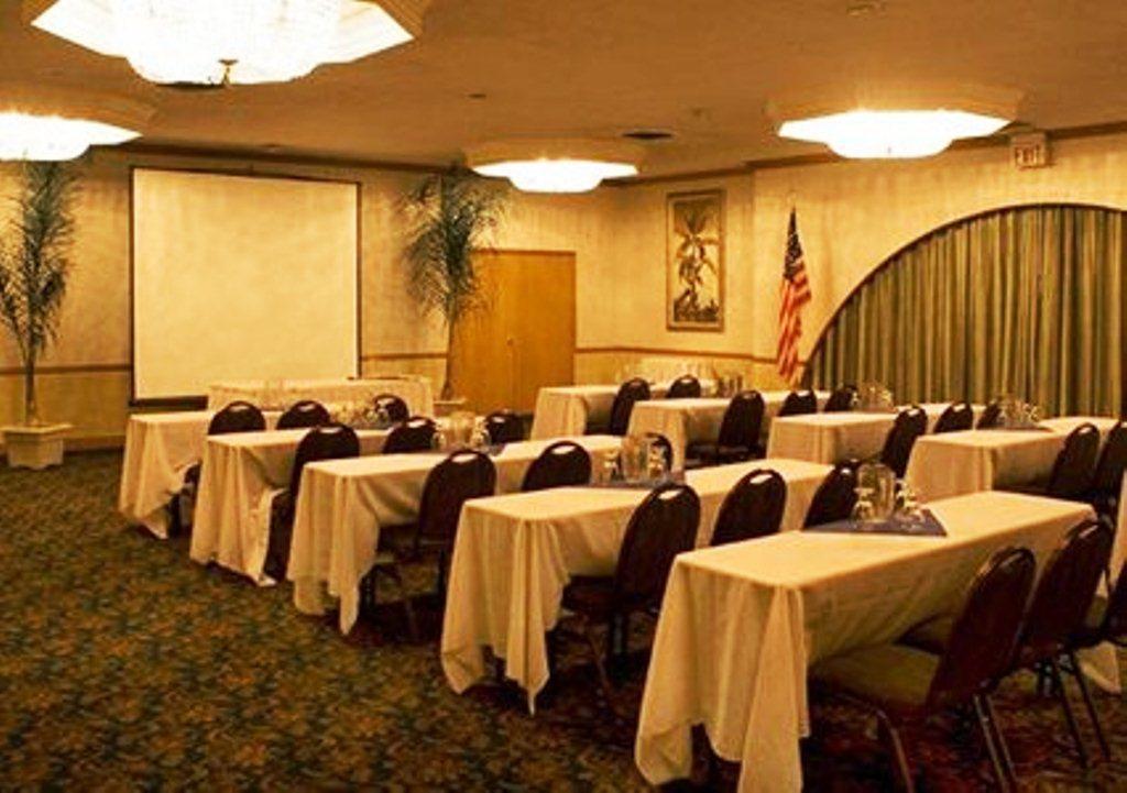 Clarion Inn Conference Center Modesto Bagian luar foto