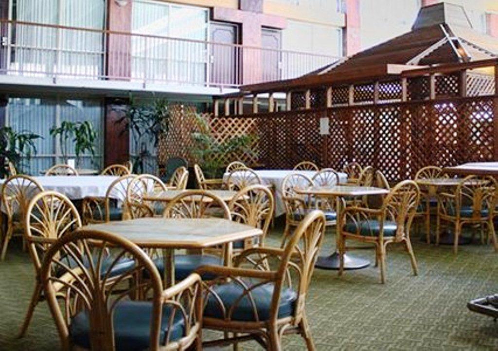 Clarion Inn Conference Center Modesto Bagian luar foto