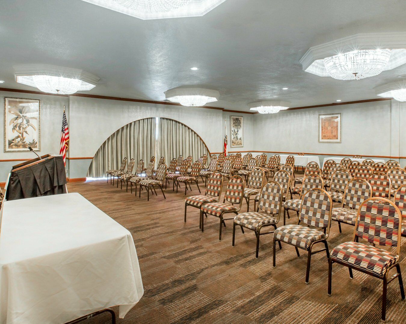 Clarion Inn Conference Center Modesto Bagian luar foto